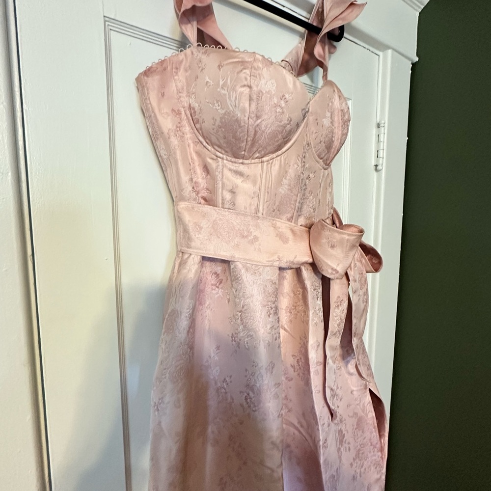 V. Chapman The Veronica Dress in Light Pink Windsor Brocade - Picture 3 of 12